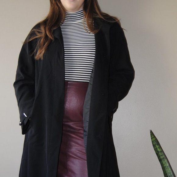 Black Cloak - Picture 1 of 6